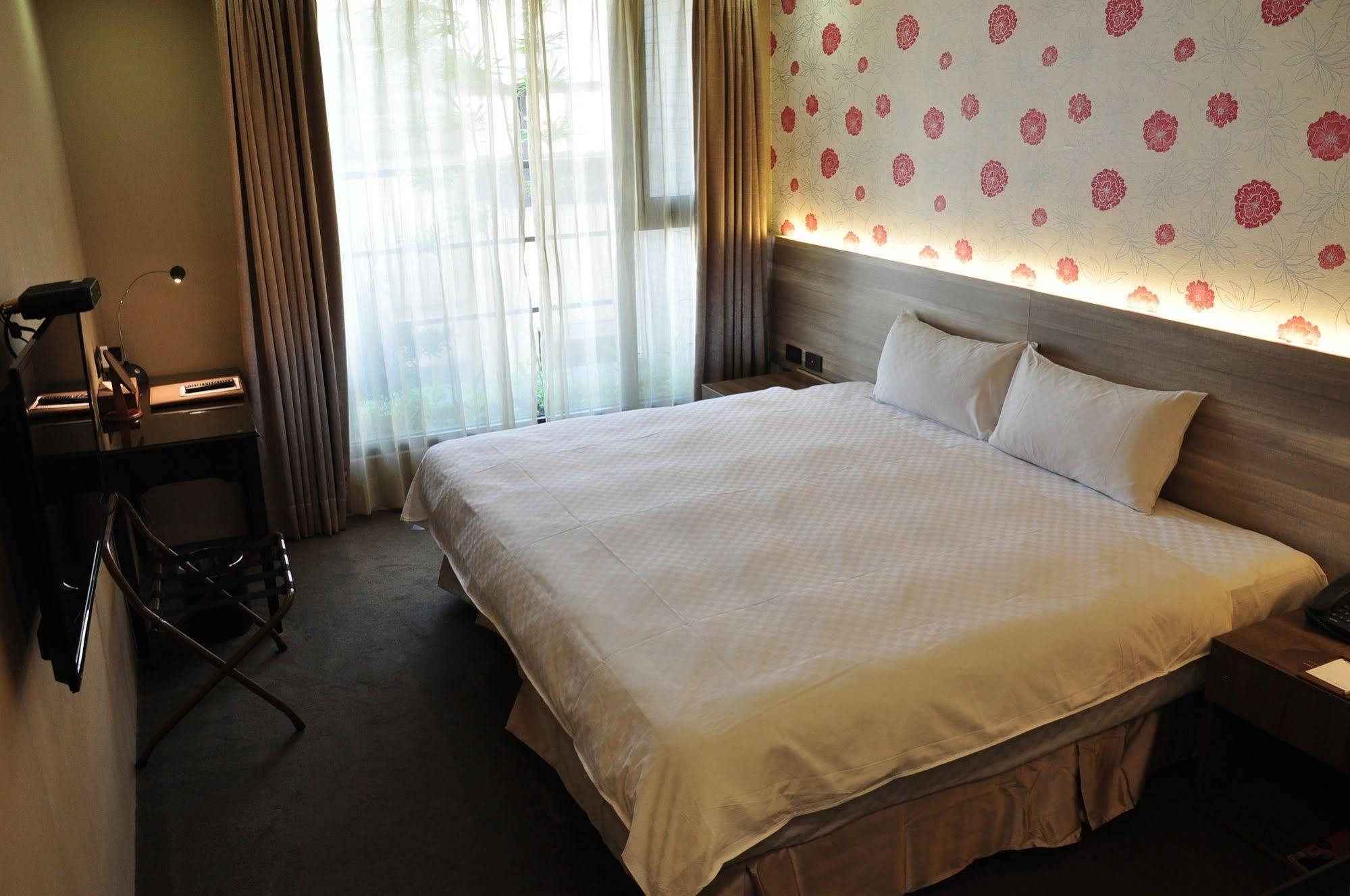 Kun Hotel Taichung Exterior foto