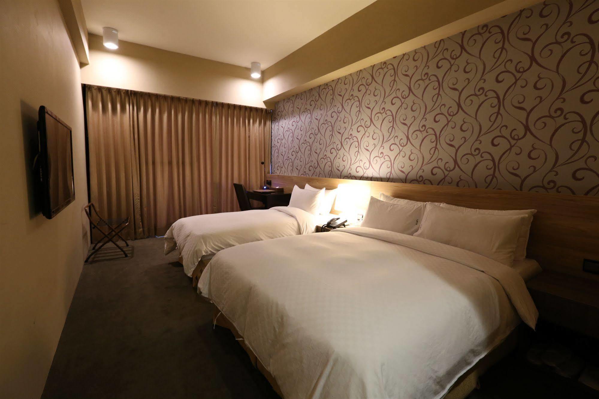 Kun Hotel Taichung Exterior foto